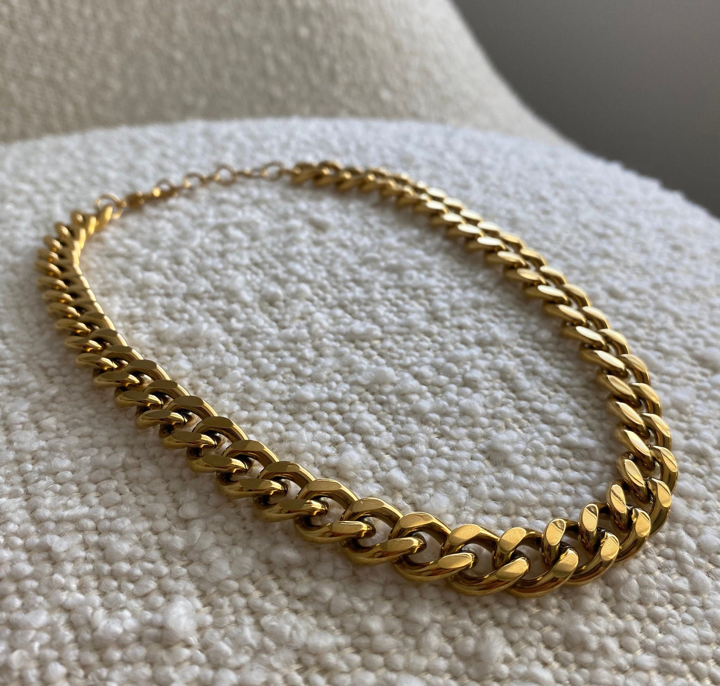 CHUNKY GOLD CUBAN CHAIN NECKLACE