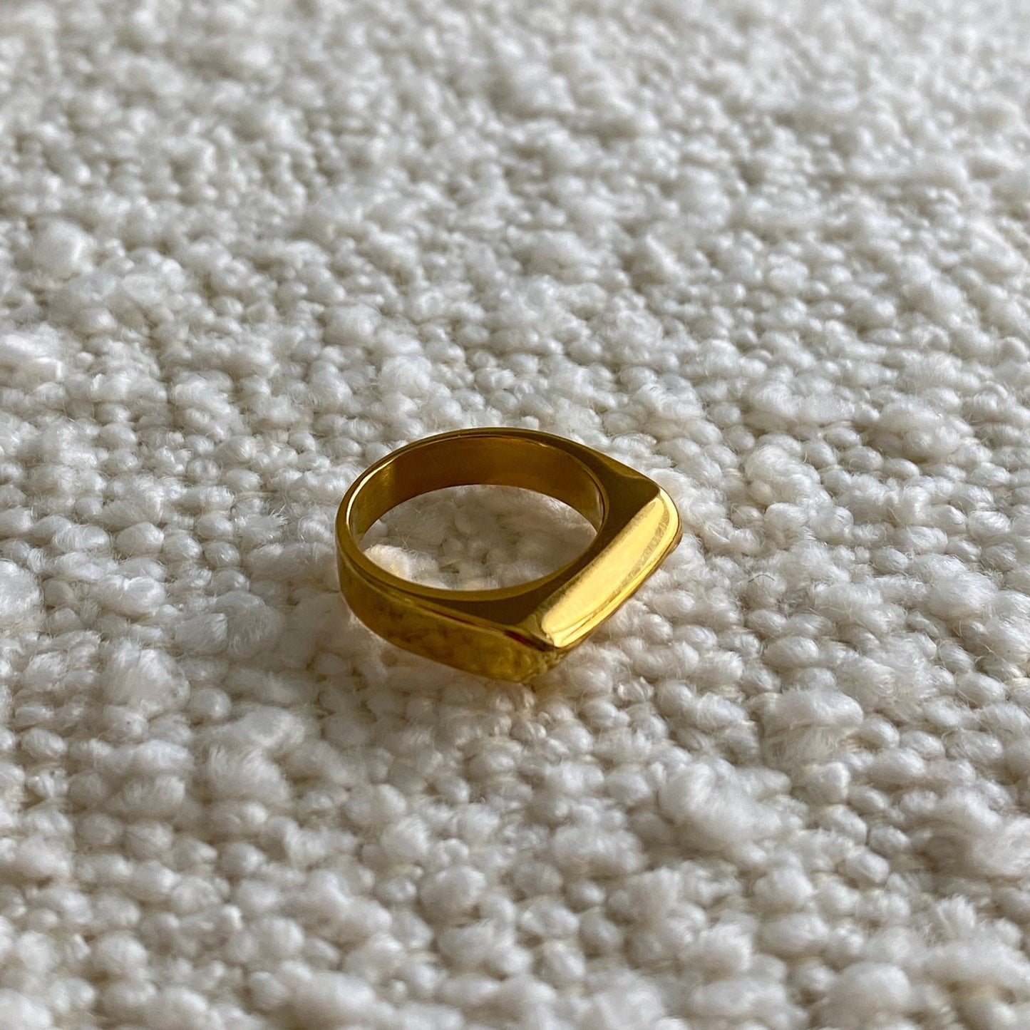 SLEEK GEOMETRIC GOLD STATEMENT RING