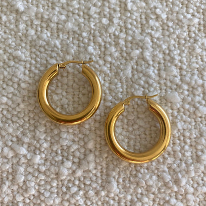 CLASSIC GOLD ESSENTIAL HOOP EARRINGS