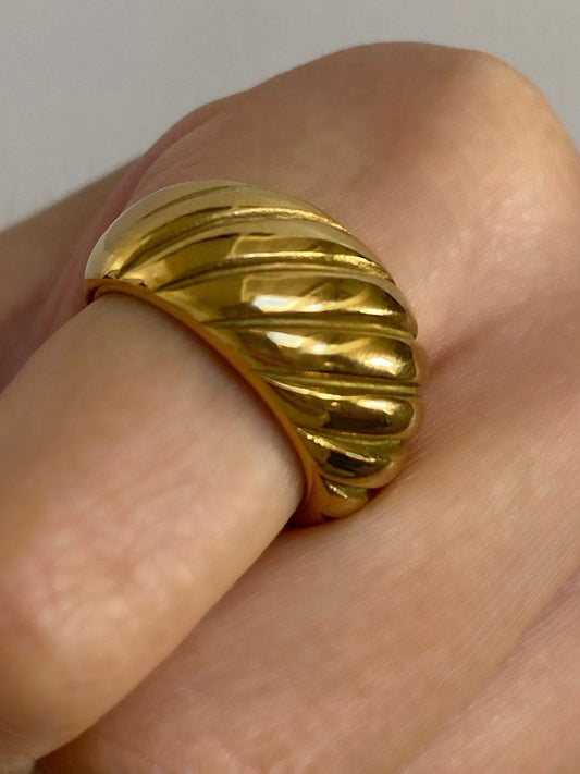 CHUNKY GOLD CROISSANT RING