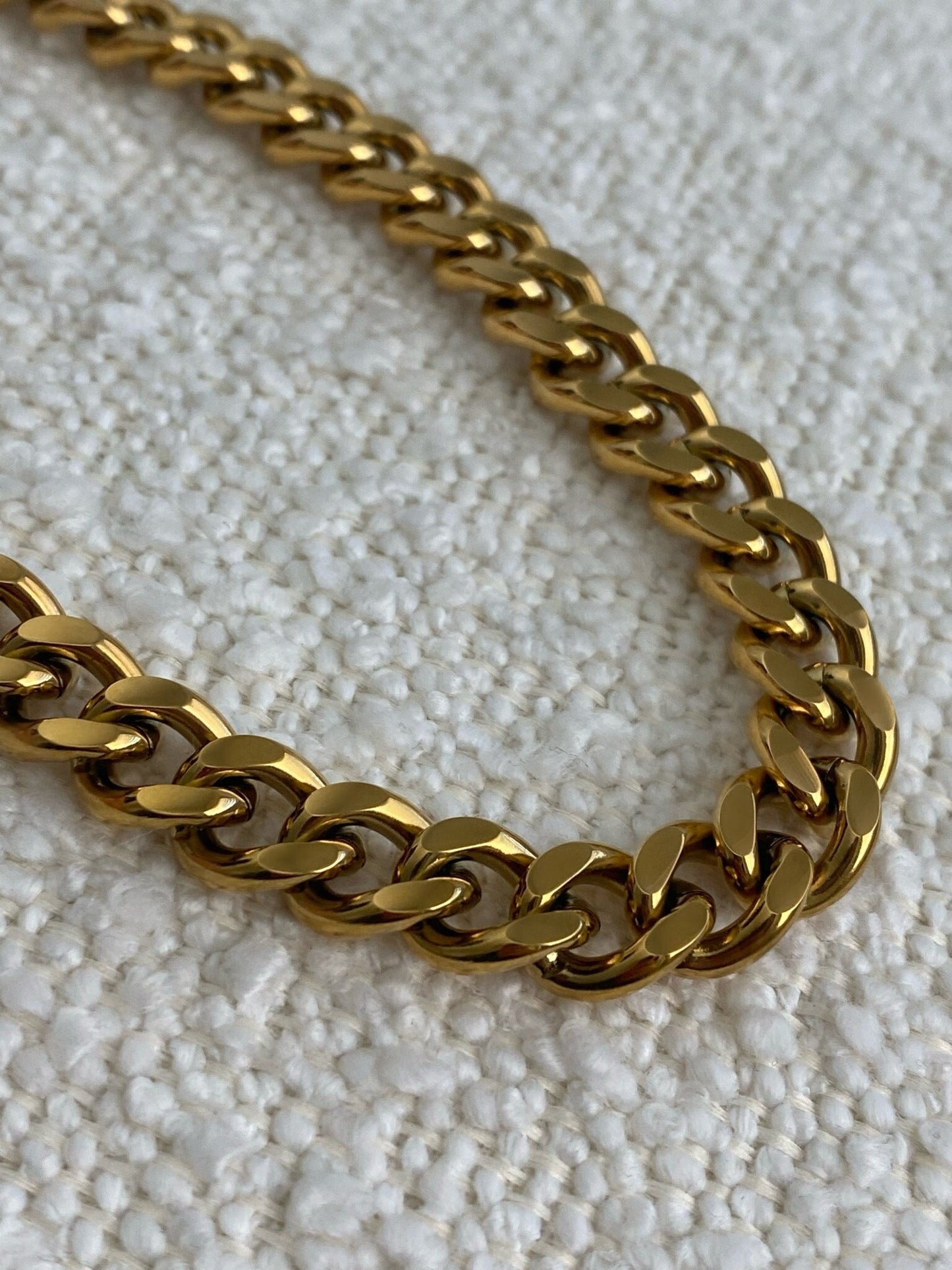 CHUNKY GOLD CUBAN CHAIN NECKLACE