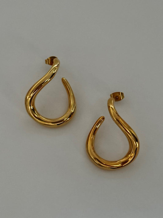 CHUNKY GOLD HOOK EARRINGS